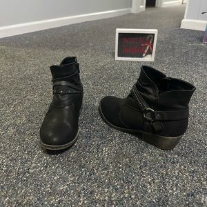 Sz 9.5 Maurice’s Boots EUC. Worn a couple of times